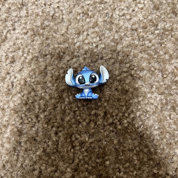 Disney Doorables: Series 10 Special Edition Figurine – Lilo & Stitch – Stitch - Picture 5 of 6